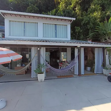 Casa em ilha paradisíaca com praia na varanda
